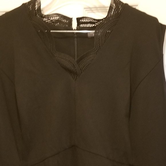 Sleeveless Black Dress - Picture 2 of 6